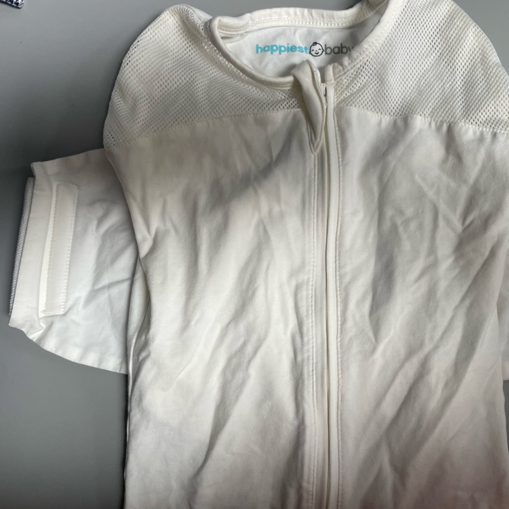 HAPPIEST BABY white swaddle with breathable mesh